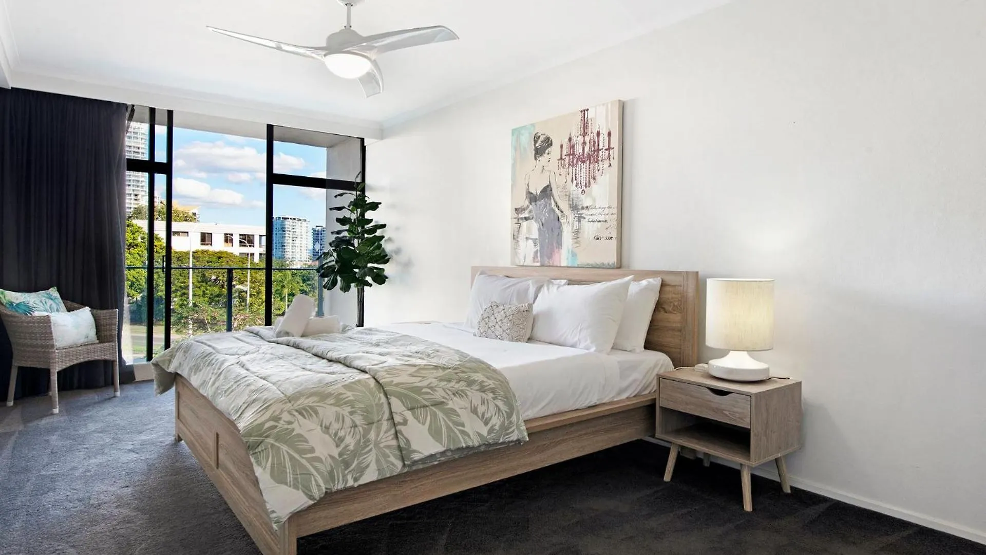 Sunny Surfers Stay - Beach & Tram At Your Doorstep Gold Coast